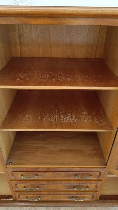 Старинен шкаф - много красив!