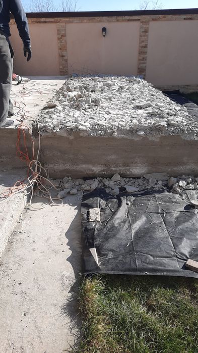 Debarasari locuințe transport moluz demolari