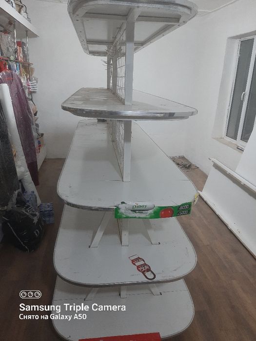 Dokon uchun vitrinala bor