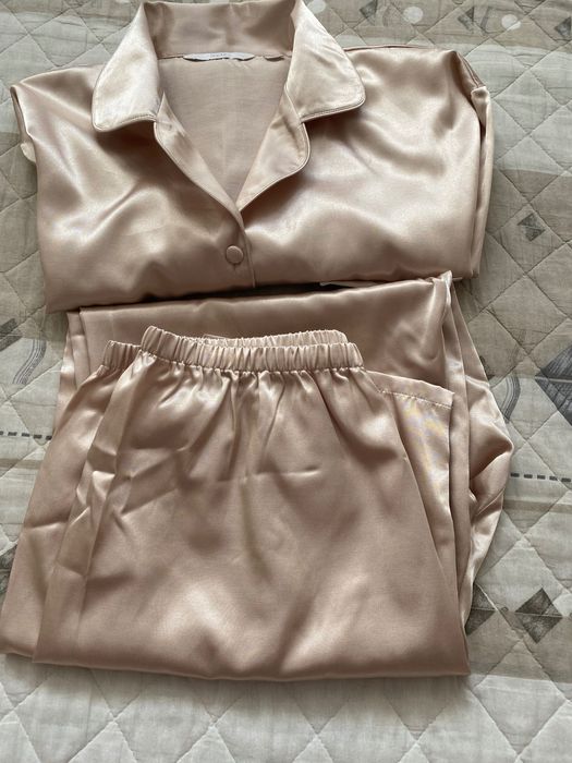 Луксозна дамска сатенена пижама -размер-44/46,цвят капучино