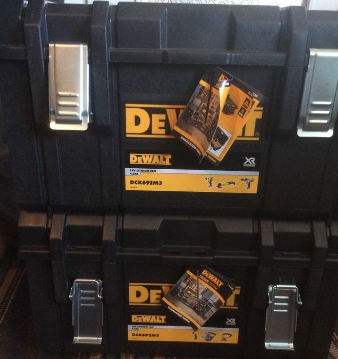 Нови куфари за инструменти Деволт Dewalt DS300 и DS150