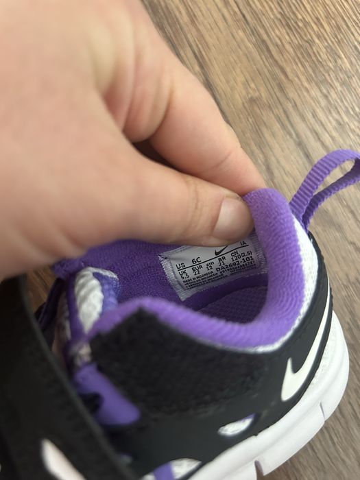 Маратонки Nike, сандали Reebok