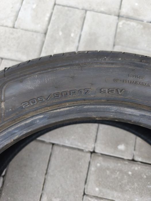 205-50-17 Goodyear Efficient Grip Performance 2