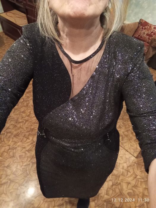 Платье на торжество любое.