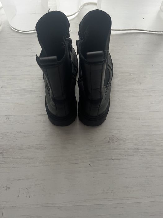 Vand ghete din piele pentru copii