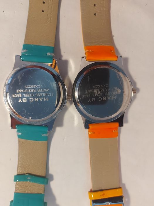 Часы наручные кварцевые.