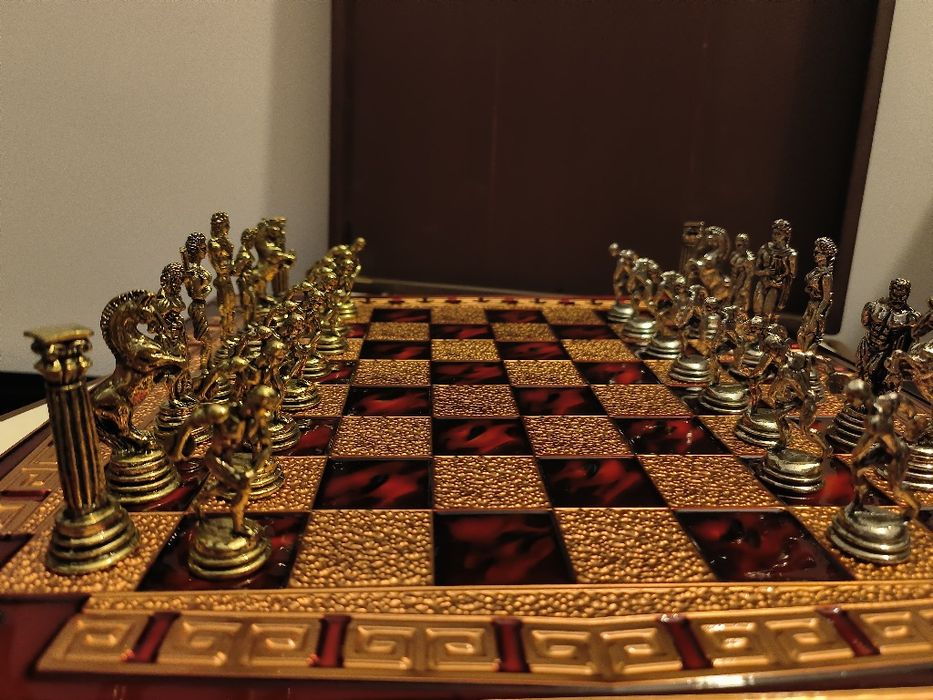 Joc șah model deosebit cu piese metalice