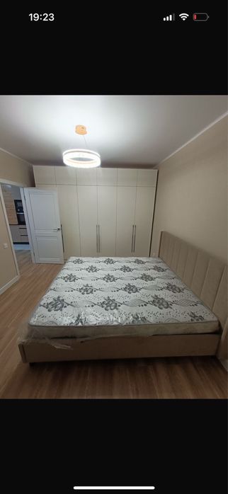 Продам Матрас пружинный