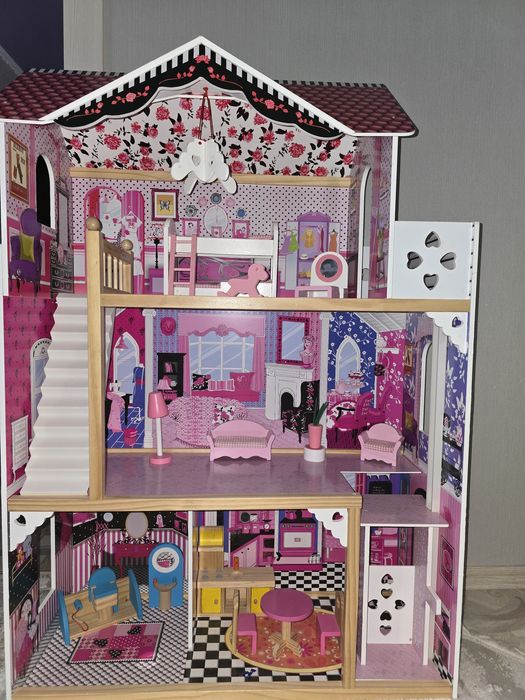 Продам кукольный домик