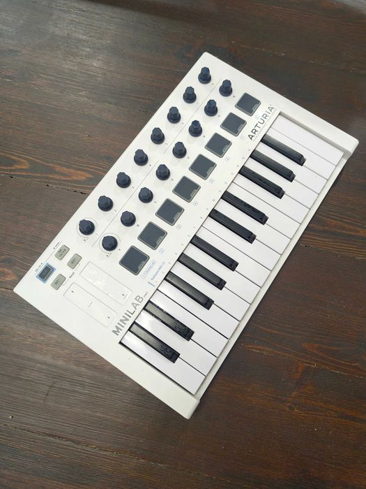 MIDI клавиатура Arturia MiniLab Mk2