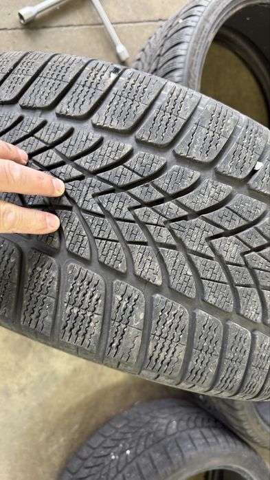 Dunlop 285/30/21 зимни гуми неупотребявани.