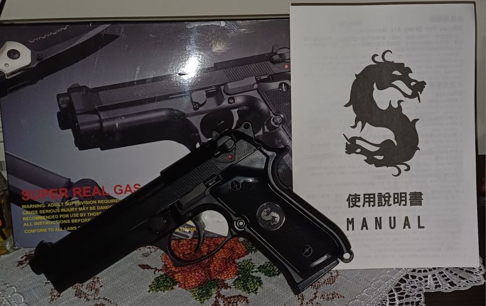 Pistol airsoft M9 GBB folosit
