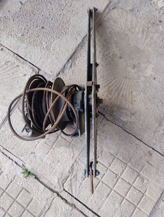 Продавам ръчна лебедка до 3Т