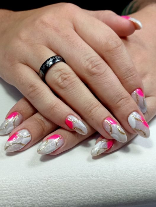 Маникюр, стрижки, перманентный макияж