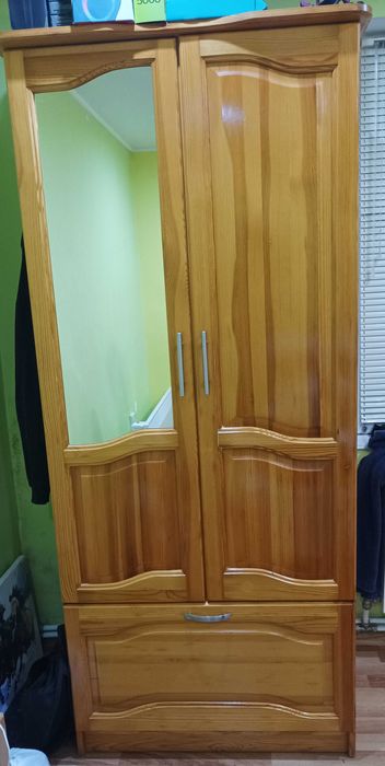 Гардероб от чам .Използван,но запазен.