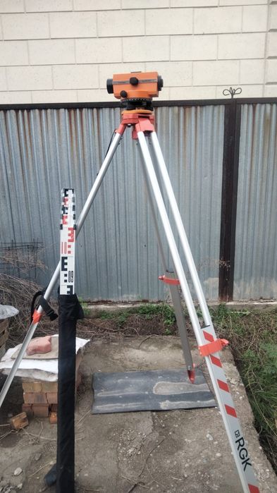 Нивелир оптический в комплекте