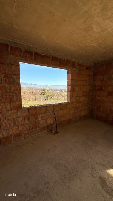 Casa la rosu in Grosi, 144 mp construiti, teren 536 mp, priveliste sup