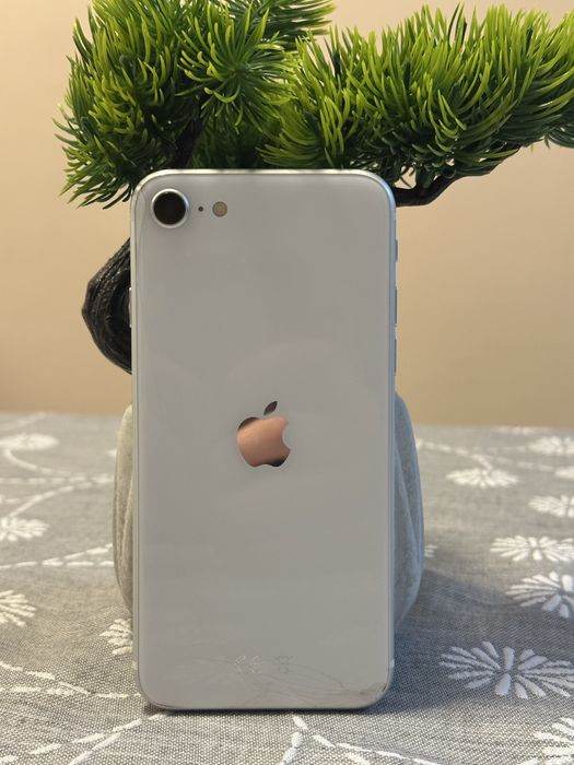 iPhone SE 2020 / 128GB / бял
