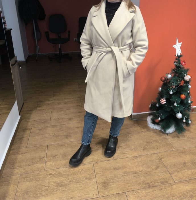 Палто цвят шампанско