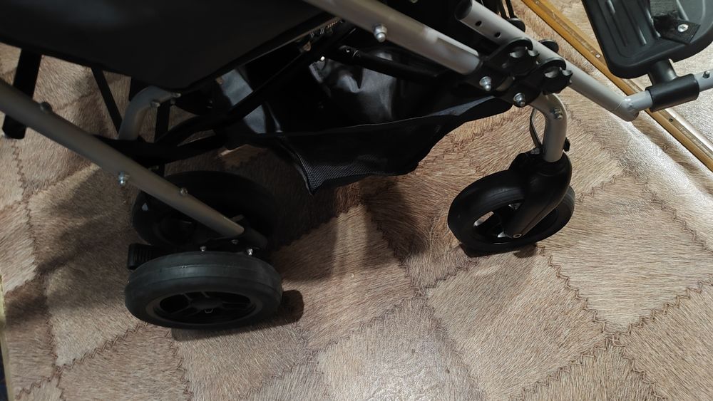 Продам коляску Амбрелла 1