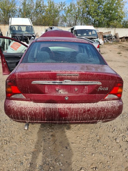 Форд Фокус 1.8 седан Ford Focus 1.8td на части