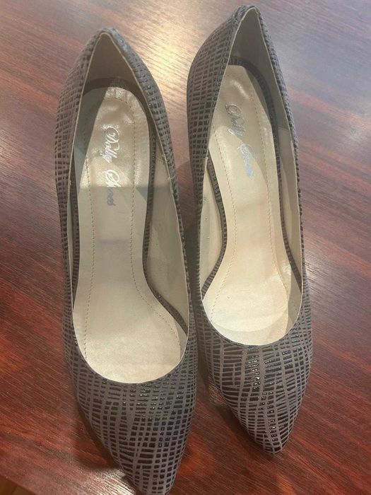 Vand pantofi stiletto piele naturala, noi