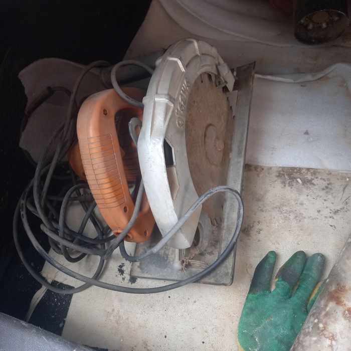 Пчелка по дереву