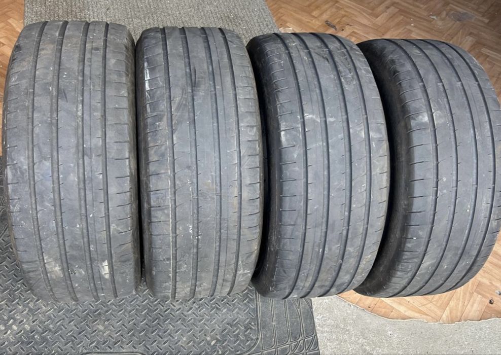 Set 4 anvelope de vară Good year 265/45 R20!