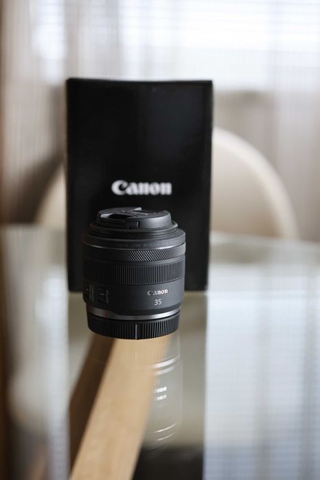 обектив Canon RF 35mm f/1.8 Macro IS STM