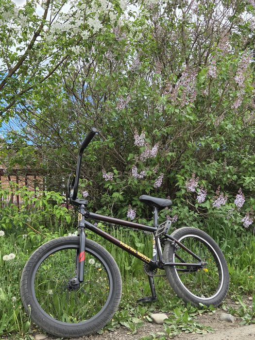 Велосипед BMX в хорошем состоянии