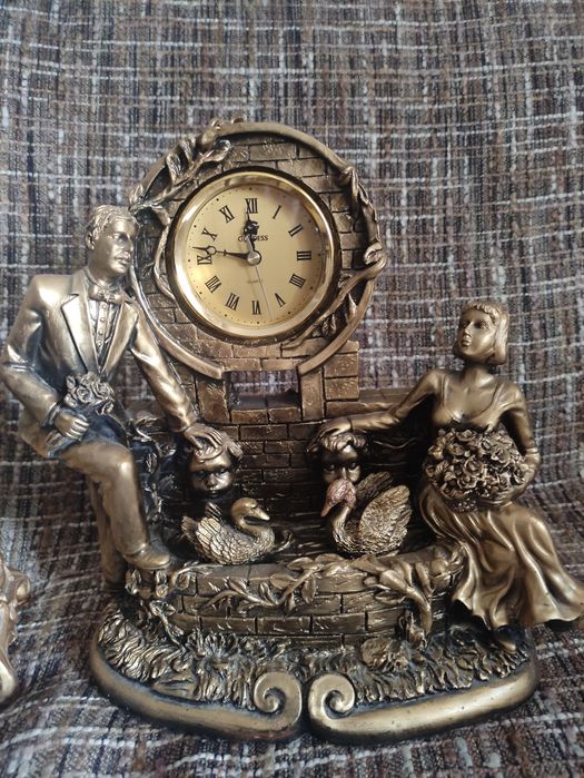 Часы настольные в виде статуэток