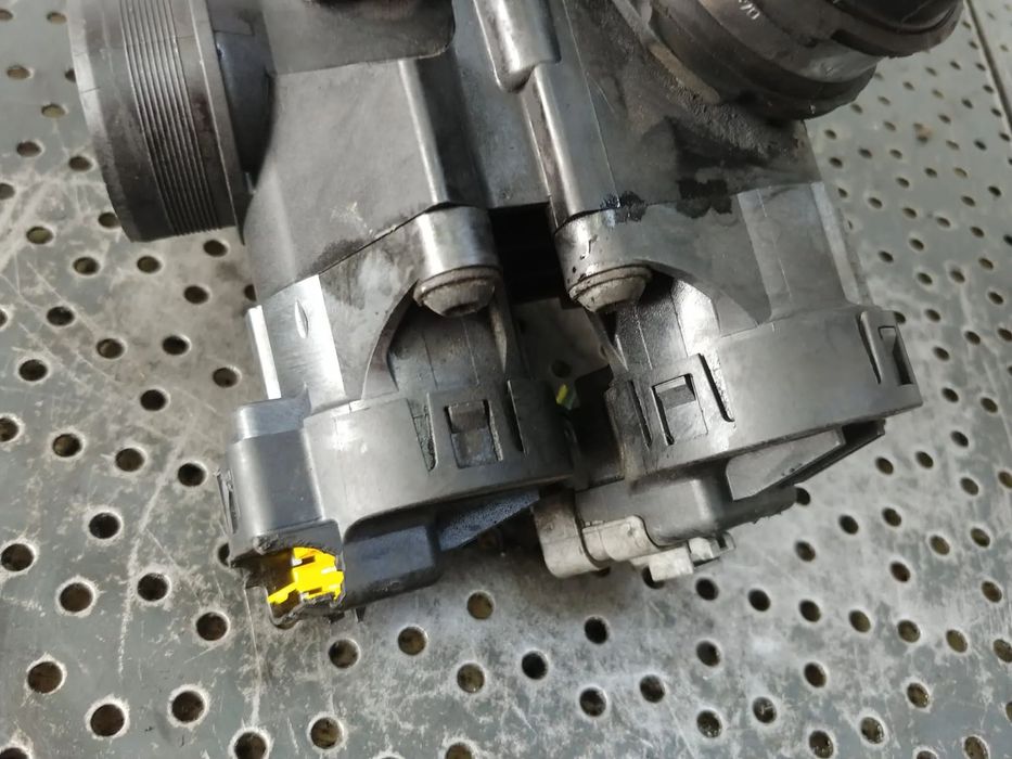 clapeta acceleratie 1.6 tdci ford focus 2 c-max  volvo c30 9686487880