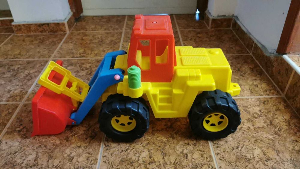 детски играчки и коли