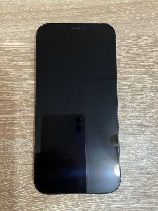 İphone 12 заключен към İcloud