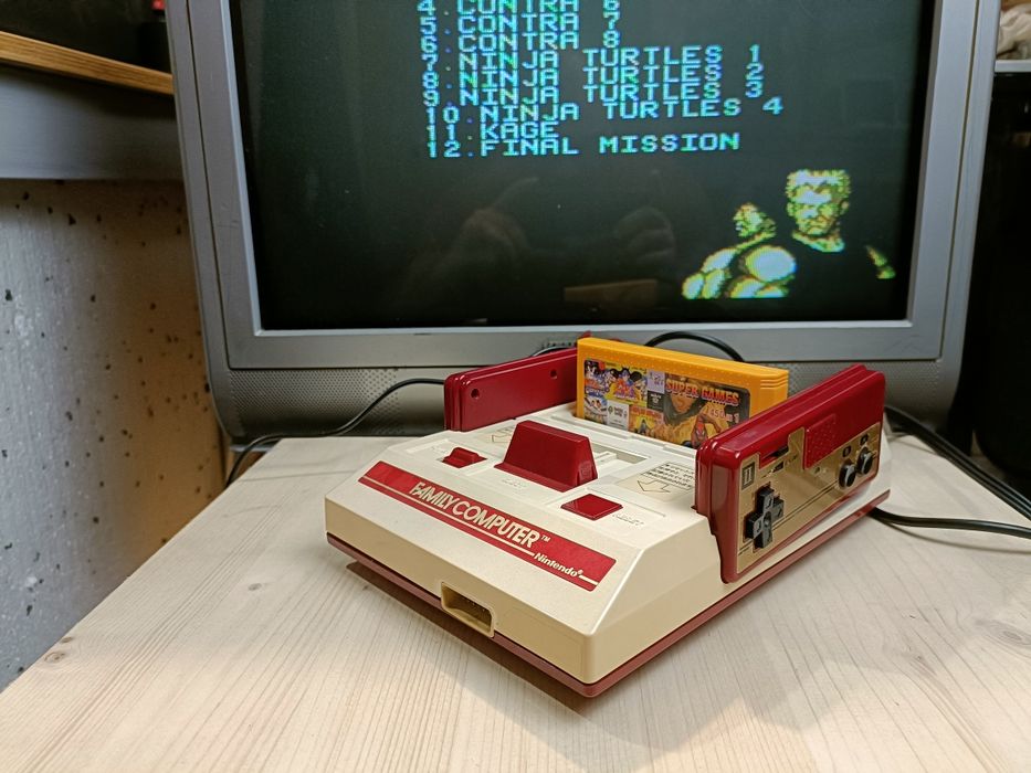 Consolă modată Nintendo Famicom originală