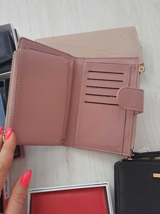 Дамски портмонета