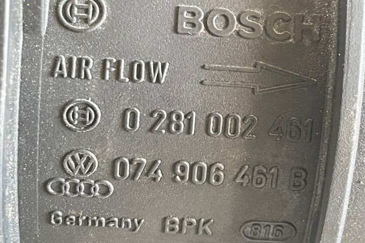 Debitmetru aer Bosch 0281002461 / 074906461B Volkswagen VW Passat B6