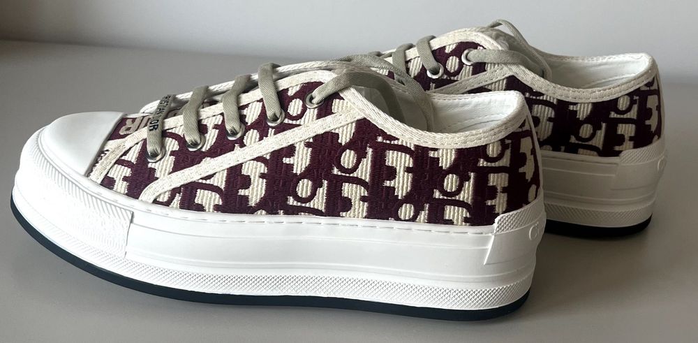 Дамски кецове обувки маратонки Dior. Налични 37 и 38 номер.