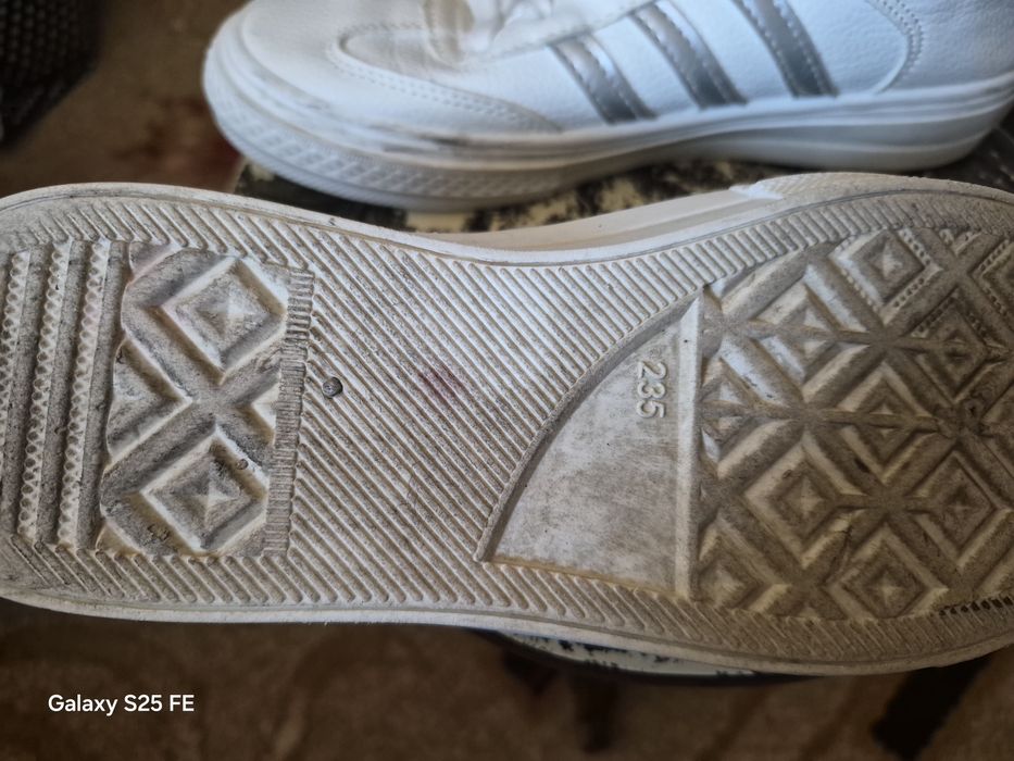 Белые красовки .