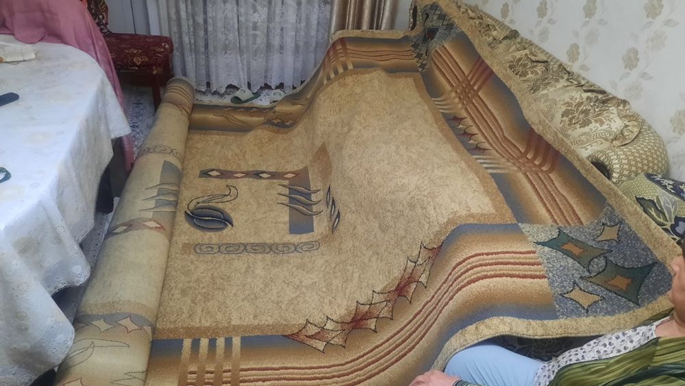 Продам ковёр 2×4 метра