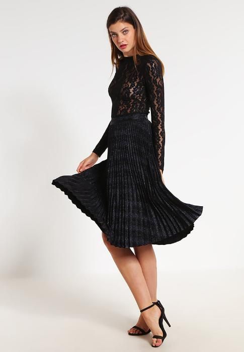 Body negru marime L cu dantelă de la Soaked In Luxury Danemarca.