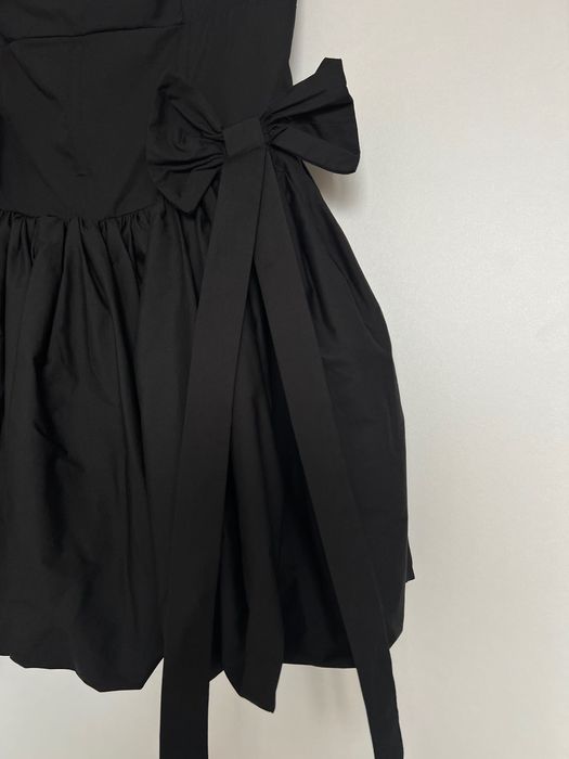 Продавам нова черна рокля