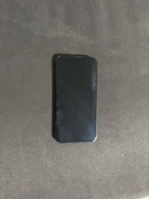 Vând iphone 13 mini