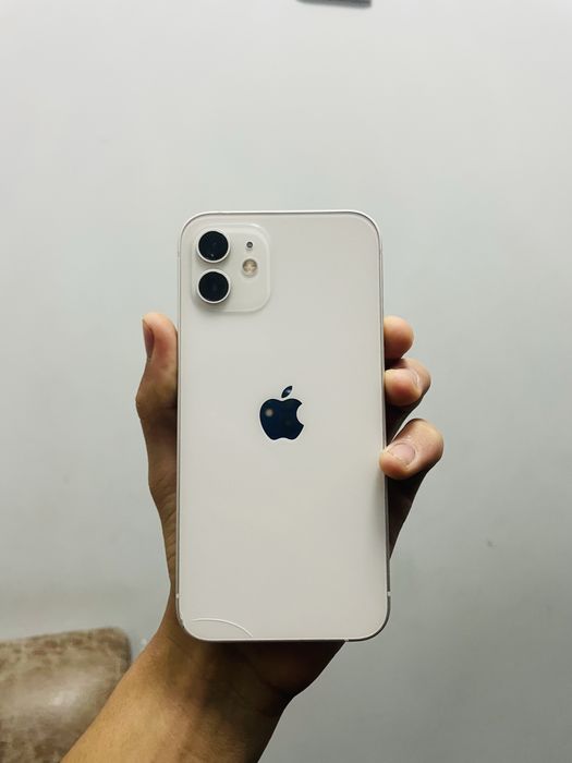 Iphone 12.