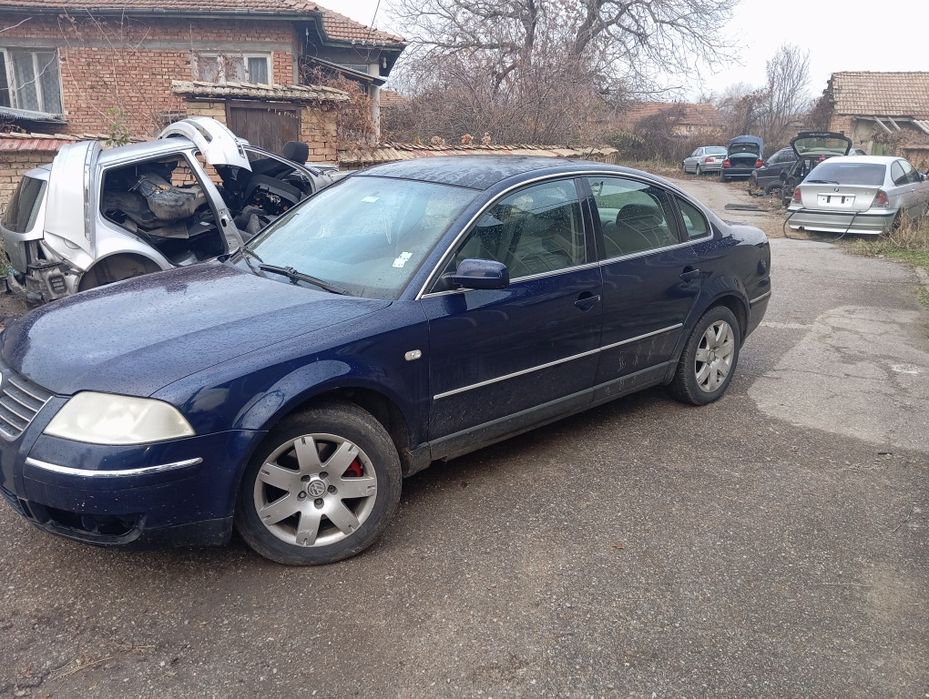 Продавам пасат Б 5.5 2.5 180 На части