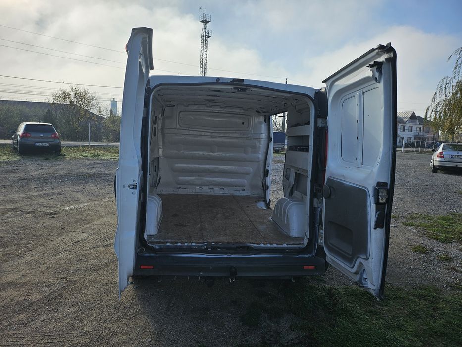 Vând Renault Trafic