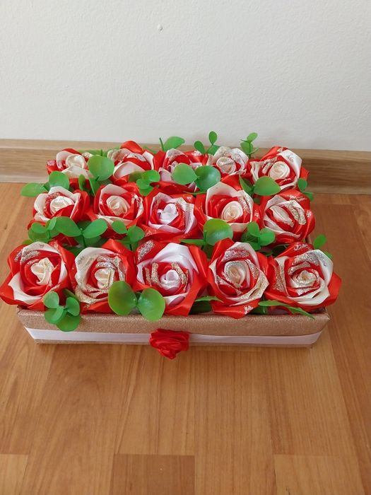 Aranjamente florale din satin