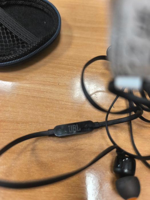 Casti JBL cu fir