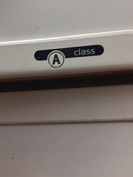 Холодильник двухкамерный Whirpool.