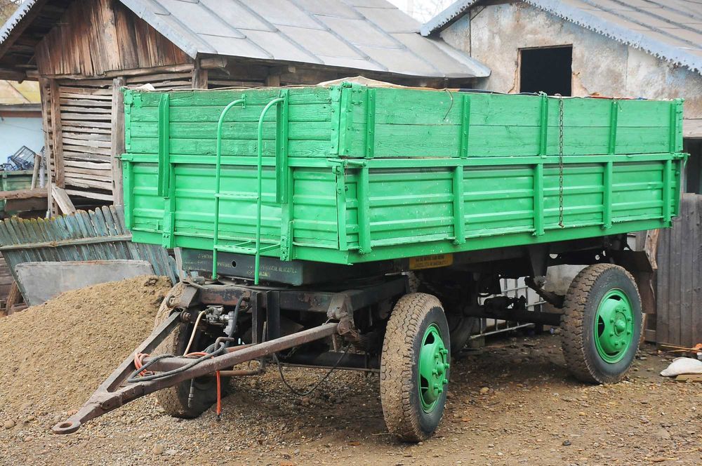 Remorca auto 5 tone an 1992 basculabila lateral 2 cilindri, la tractor